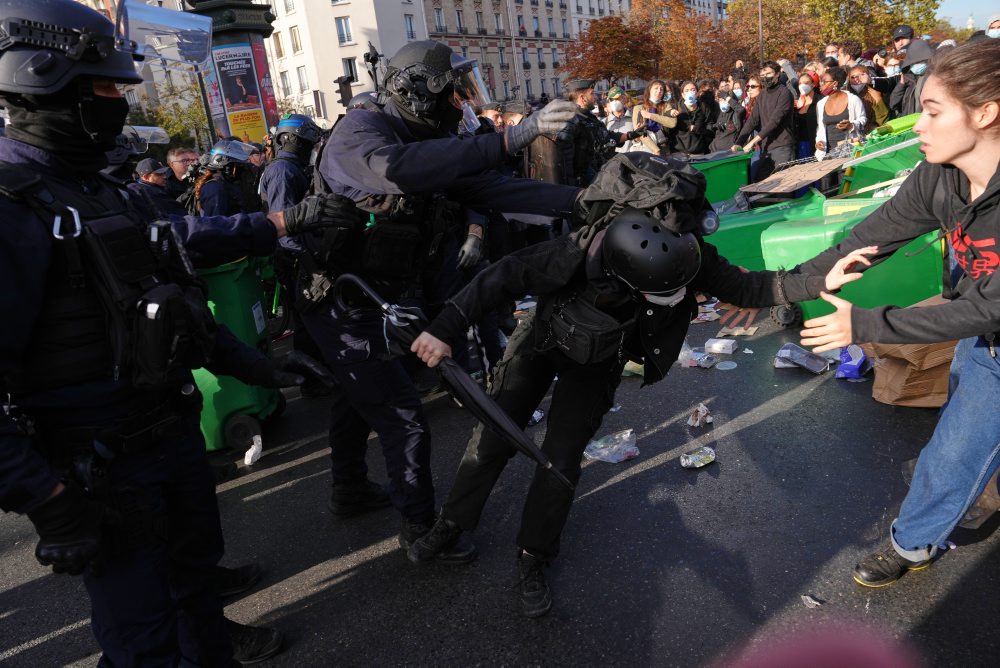 Študentské protesty obmedzili vyučovanie na stovkách stredných škôl