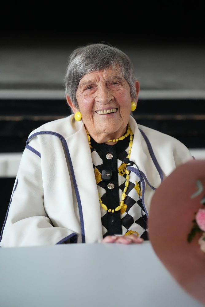 Ginette Kolinkaová, 101-ročná preživšia z Osvienčimu sa stretla so žiakmi strednej školy