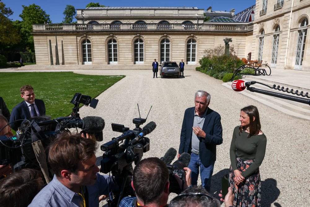 Francúzi, odsúdení v Iráne za údajnú špionáž, pricestovali do Paríža