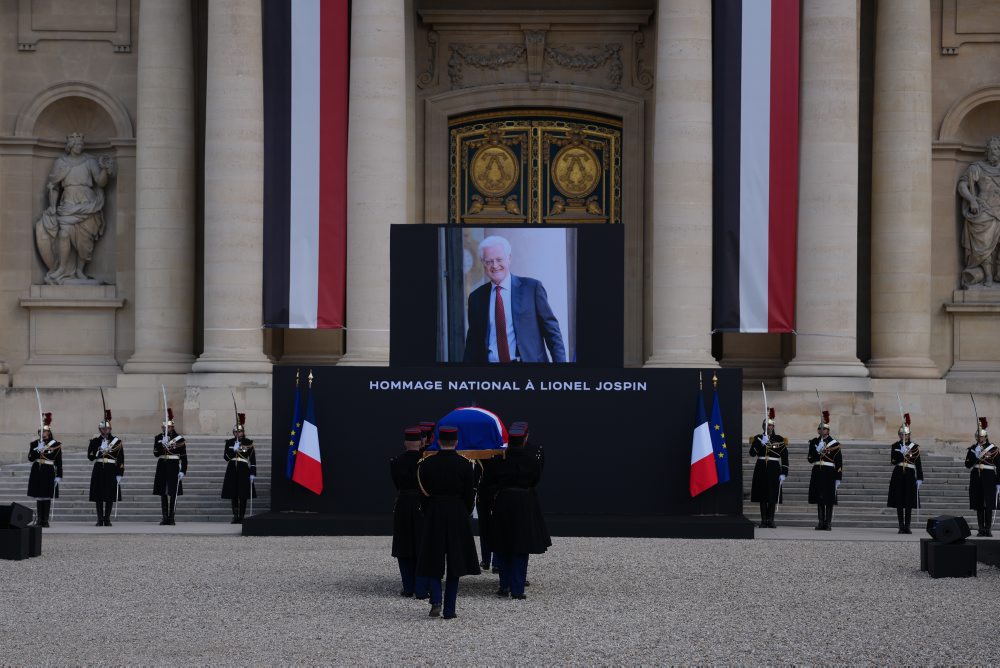 Vo Francúzsku sa rozlúčili s expremiérom Lionelom Jospinom
