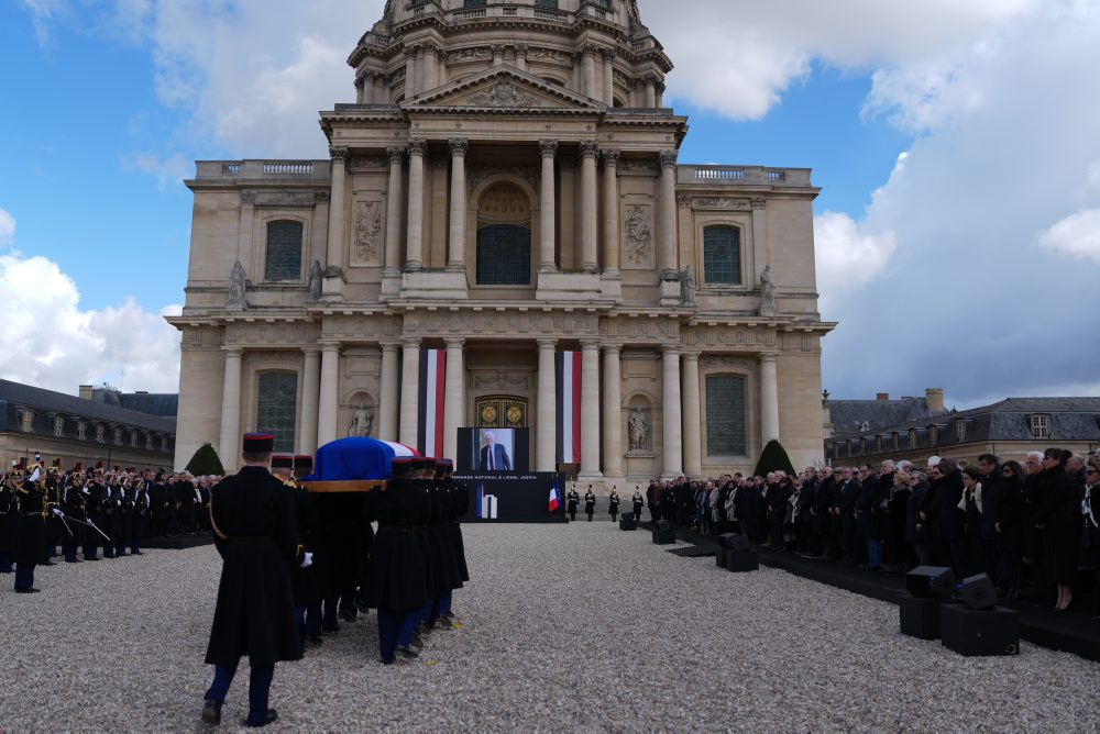 Vo Francúzsku sa rozlúčili s expremiérom Lionelom Jospinom