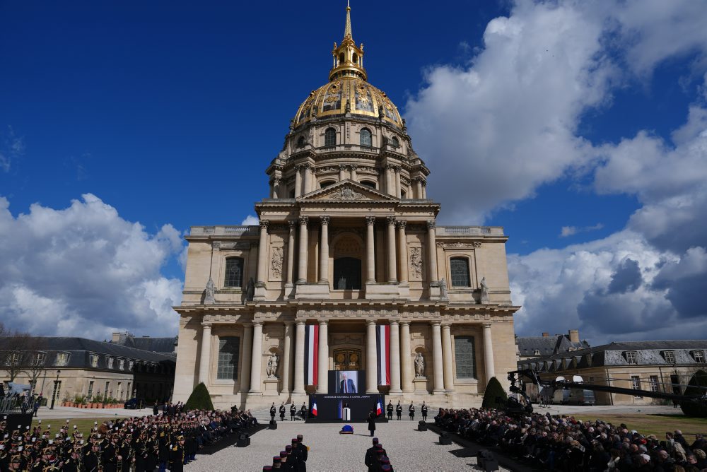 Vo Francúzsku sa rozlúčili s expremiérom Lionelom Jospinom