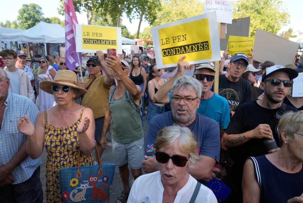 Protest proti návšteve Marine Le Penovej