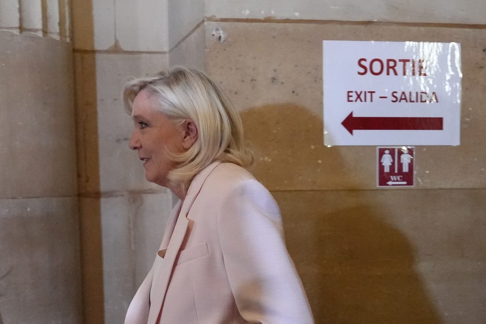 Verdikt v kauze sprenevery fondov EP Marine Le Penovou