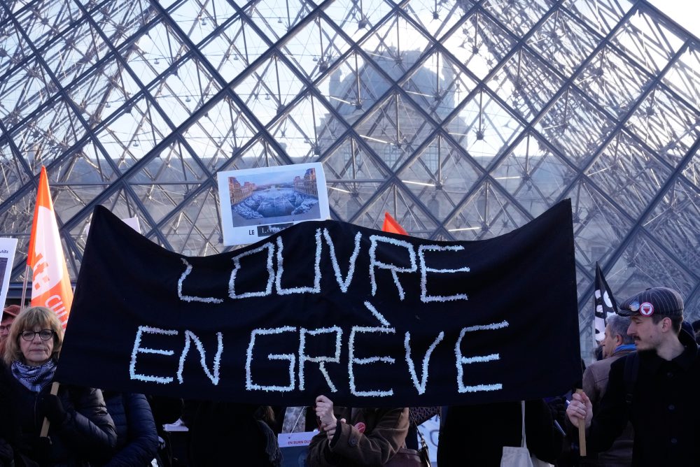 Parížsky Louvre zostal v pondelok zatvorený pre štrajk svojich zamestnancov