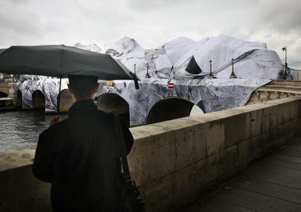 Poškodenie diela „La Caverne du Pont Neuf“ od pouličného umelca JR