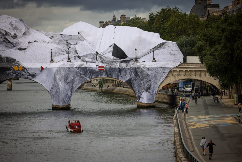 Poškodenie diela „La Caverne du Pont Neuf“ od pouličného umelca JR