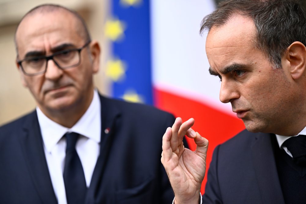 Francúzsky premiér volá po zákaze vychádzania v niektorých mestách