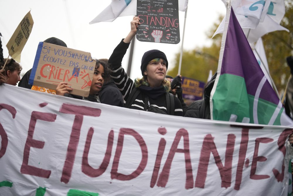 Protesty proti vysokým životným nákladom a financovaniu školstva