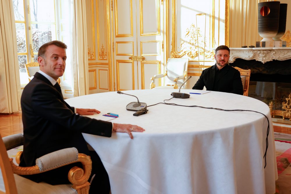 V Paríži sa v utorok stretli lídri koalície ochotných, prišiel aj ukrajinský prezident Volodymyr Zelenskyj