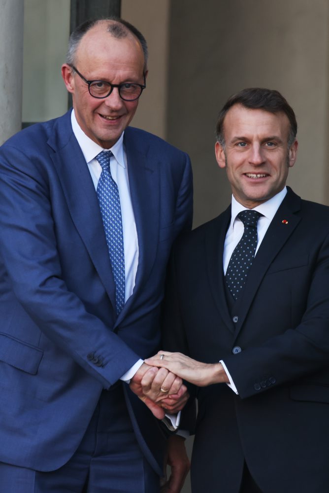 V Paríži sa v utorok stretli lídri koalície ochotných, prišiel aj nemecký kancelár Friedrich Merz