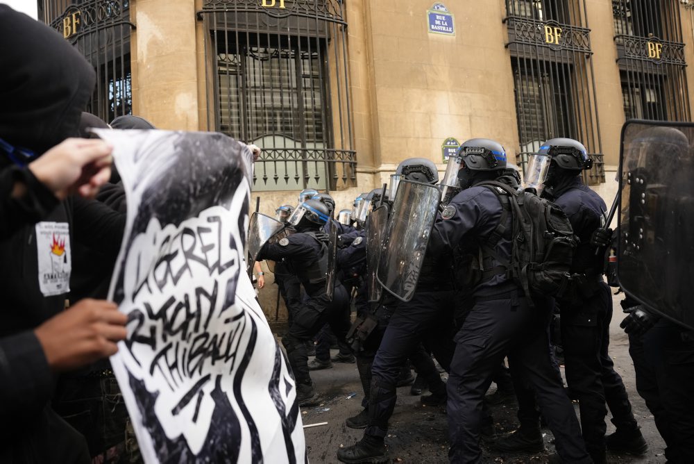 Francúzski študenti pokračujú v protestoch