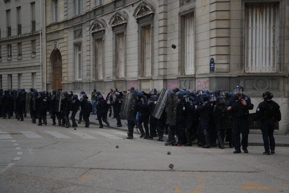 Protesty študentov vo Francúzsku pokračujú
