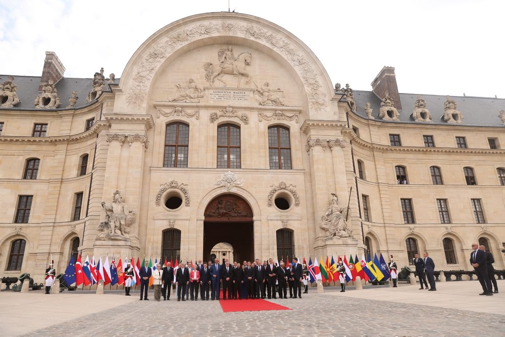 Summit Koalície ochotných v Paríži