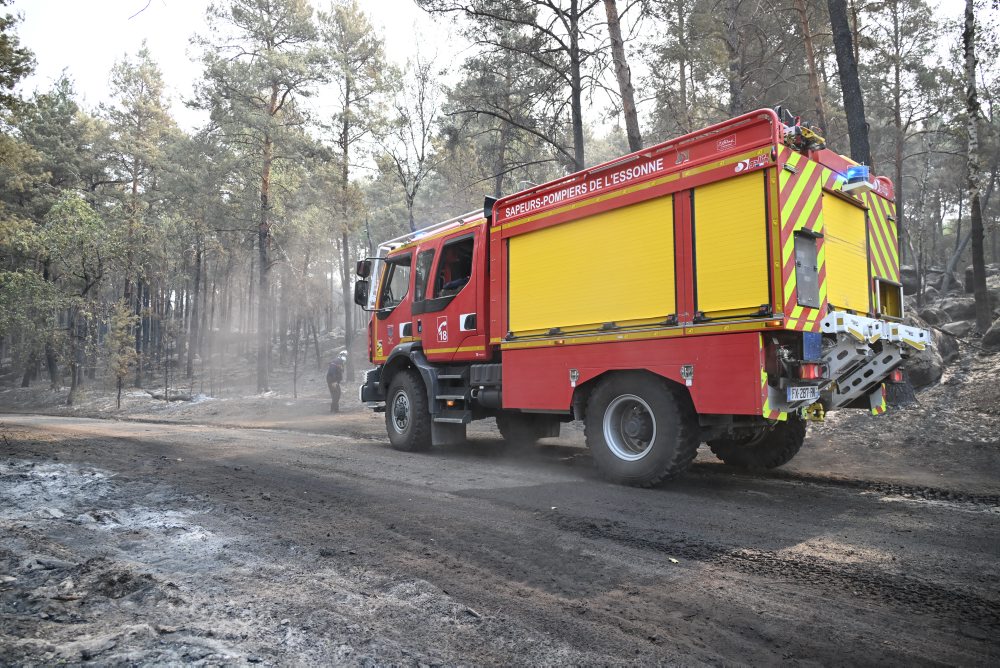 Požiar v lese Fontainebleau vo Francúzsku