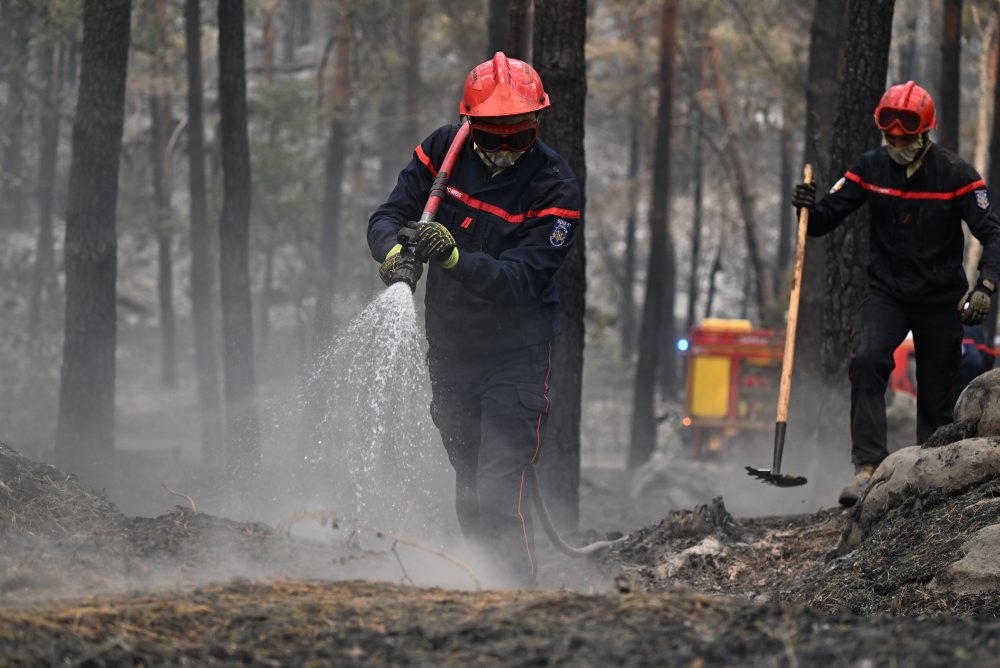 Požiar v lese Fontainebleau vo Francúzsku