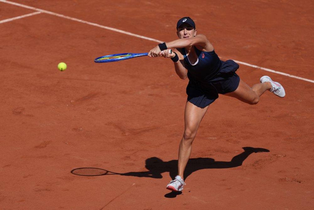 Belinda Benčičová - Caty Mcnallyová