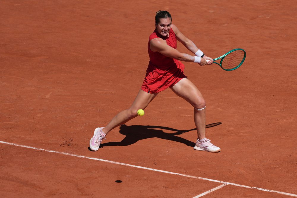 Belinda Benčičová - Caty Mcnallyová