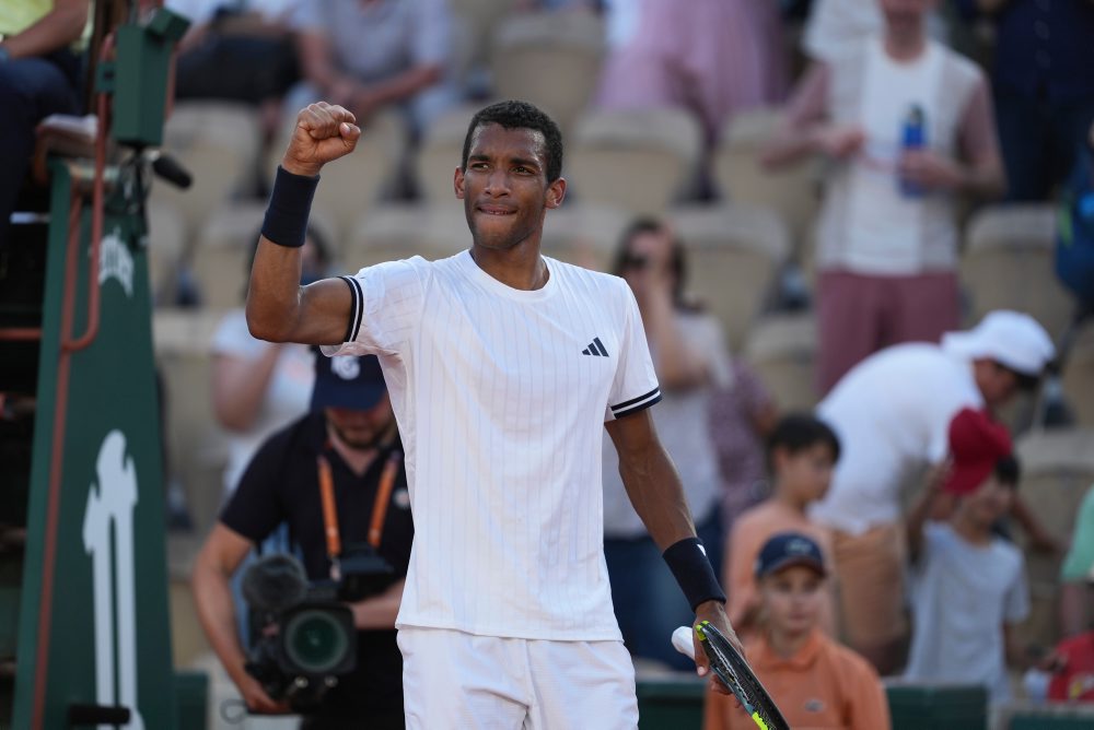 Felix Auger-Aliassime postúpil do 3. kola dvojhry na grandslame Roland Garros  