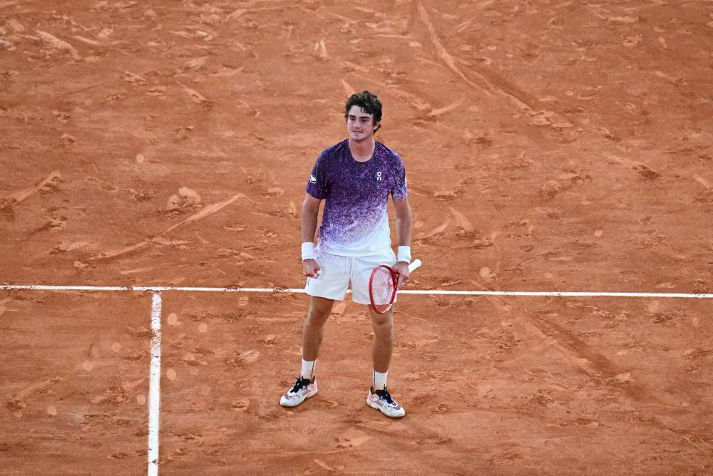 Brazílčan Joao Fonseca sa prebojoval do osemfinále na grandslame Roland Garros  
