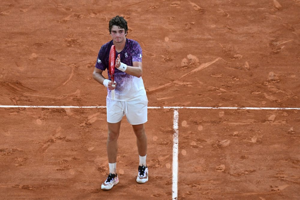Brazílčan Joao Fonseca sa prebojoval do osemfinále na grandslame Roland Garros  