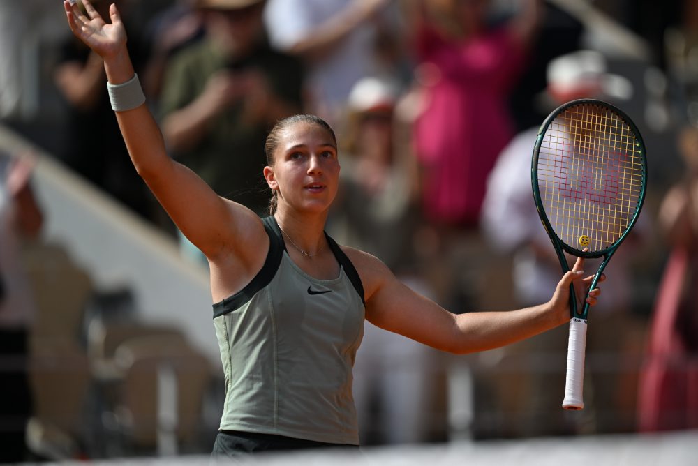 Diane Parryová - Amanda Anisimovová