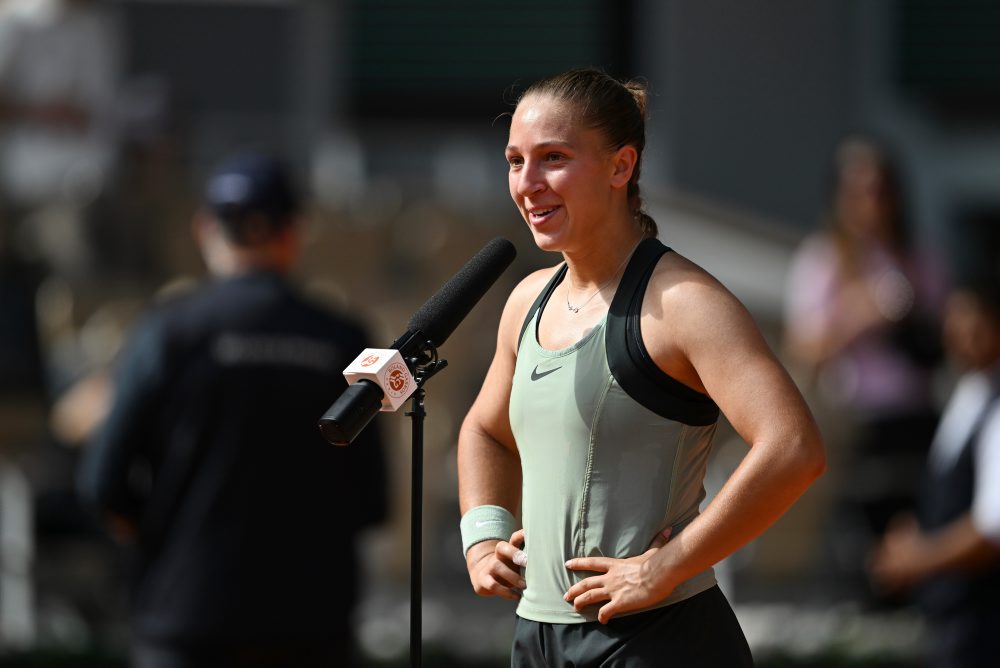 Diane Parryová - Amanda Anisimovová