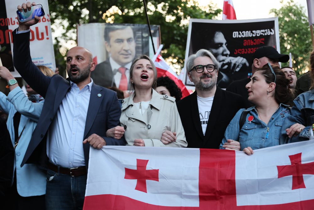 Gruzínci v Deň nezávislosti protestovali proti vláde a jej odklonu od Západu