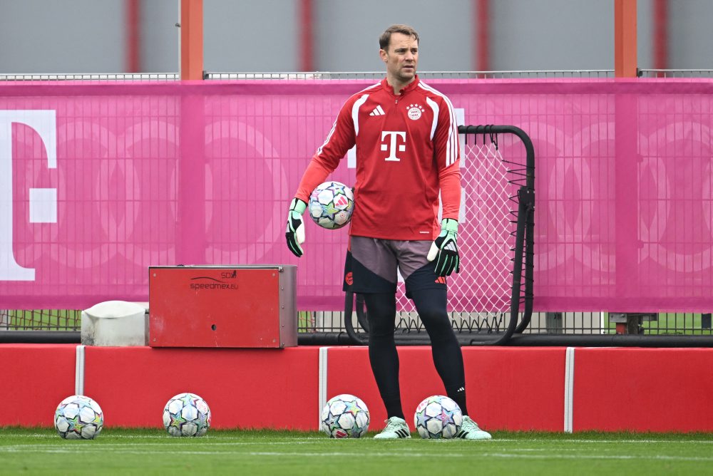 Brankár Bayernu Mníchov Manuel Neur na tréningu pred duelom Ligy majstrov proti Arsenalu Londýn  