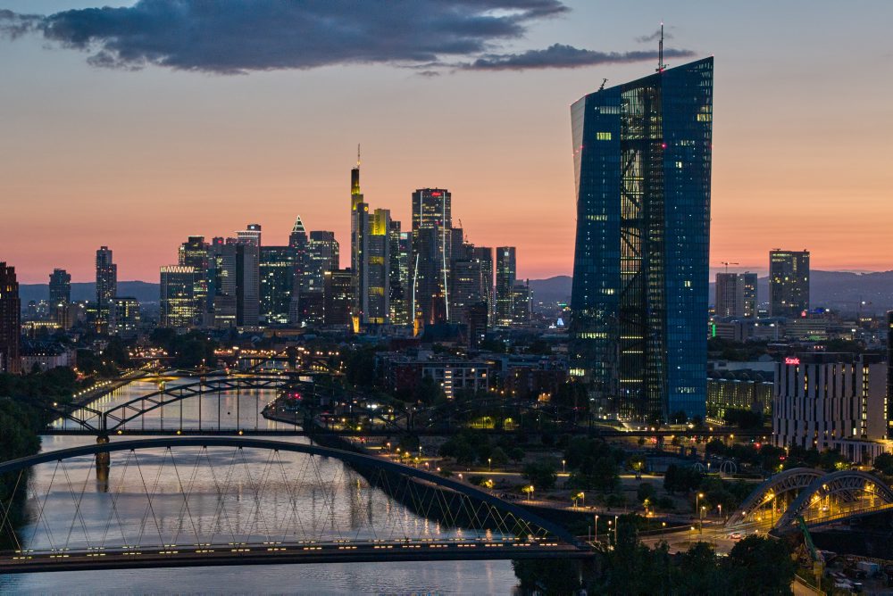 ECB ponechala úrokové sadzby nezmenené