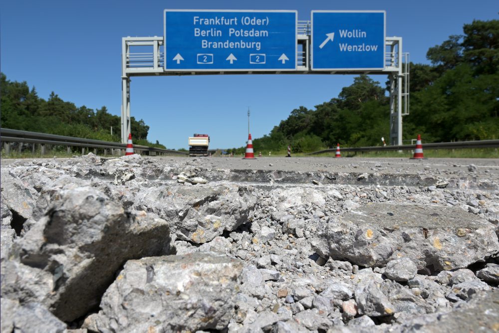 Vysoké teploty spôsobujú problémy na nemeckých cestách