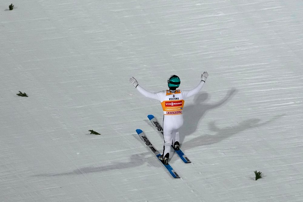 Prevc v Oberstdorfe suverénnym víťazom 1. kola