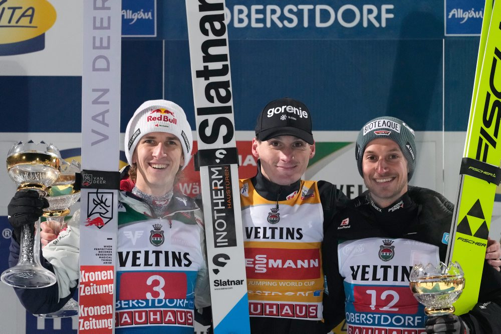 Prevc ovládol úvodné podujatie Turné štyroch mostíkov