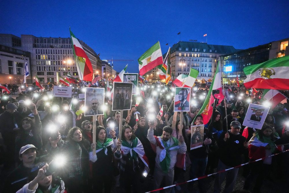 Iránci žijúci v Nemecku vyjadrovali svoju podporu americko-izraelských útokom na Irán