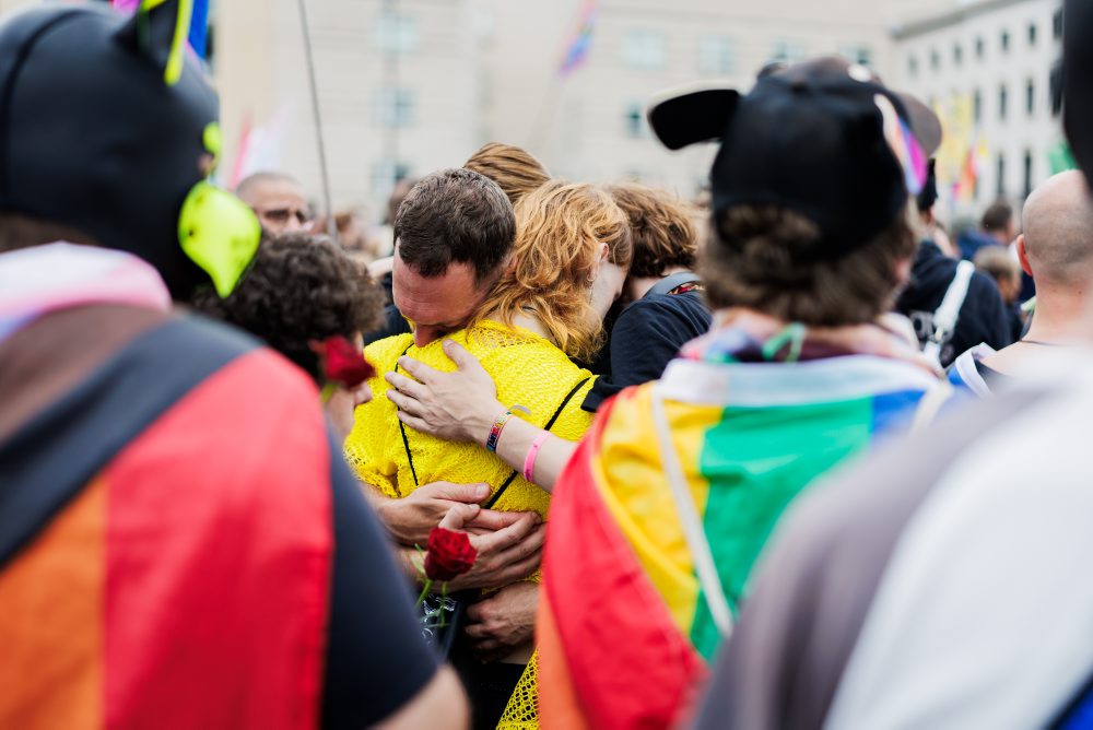 Zhromaždenie na podporu of LGBTQ+ komunity po útoku na berlínskom Pride 