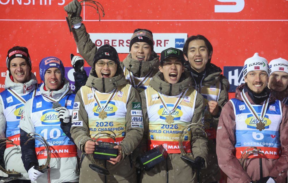 Lyžovanie-lety-MS: Japonci vyhrali tímovú súťaž