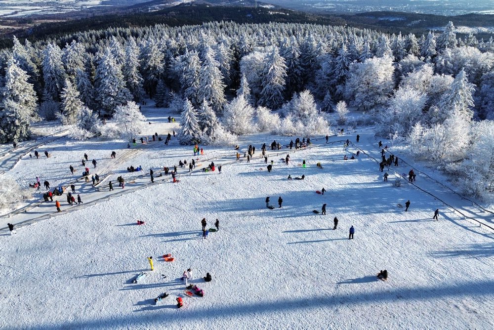 Denný život po snežení v Nemecku
