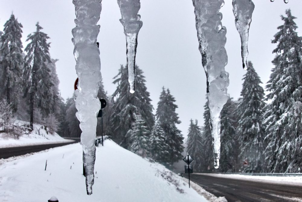 Nemecko: Sneh a ľad spôsobili rozsiahle rušenie letov na letisku vo Frankfurte