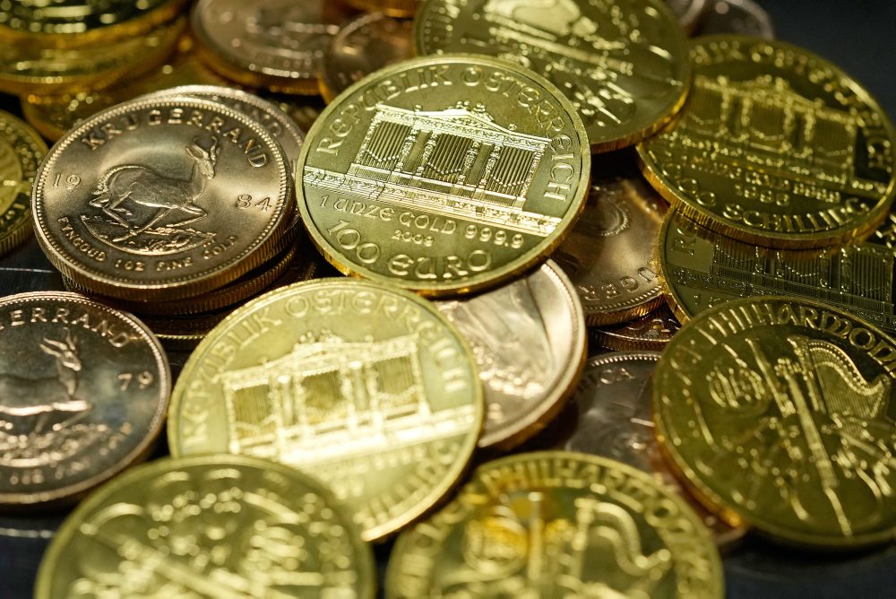 Ceny zlata a striebra pokračujú vo výraznom poklese