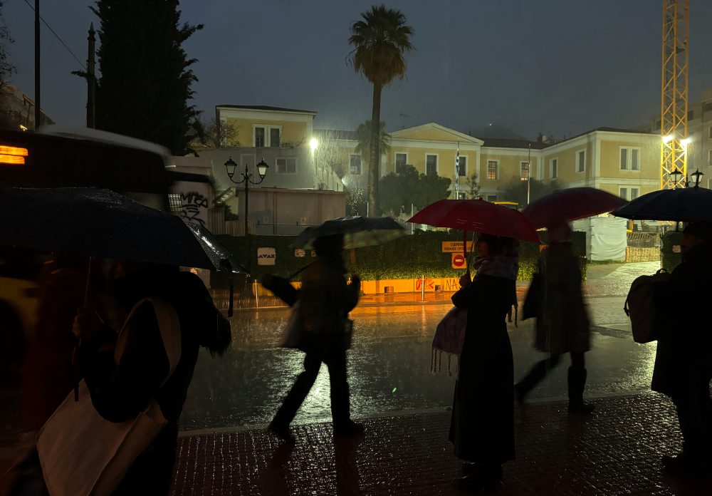 Grécko: Silný dážď a prudký vietor si vyžiadali dve obete na životoch