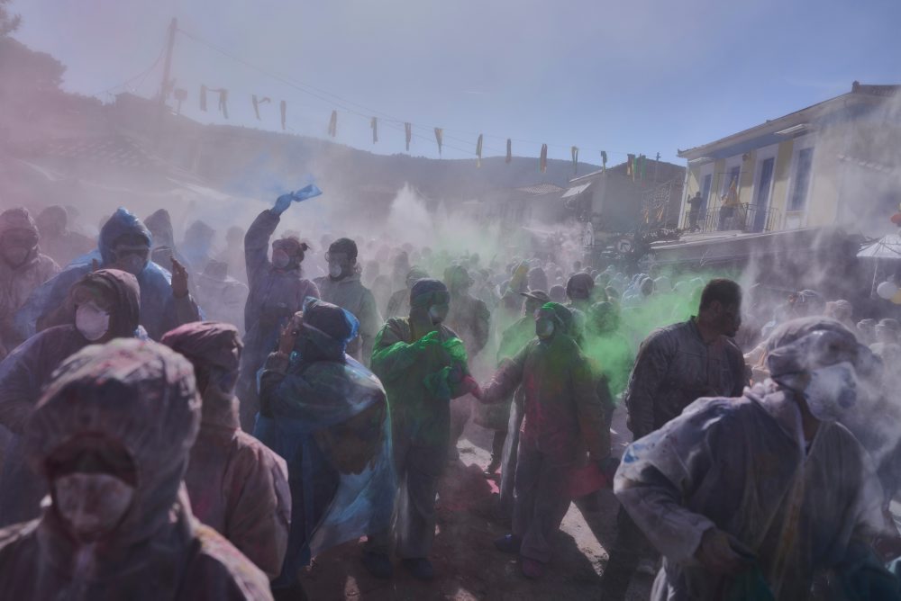 Každoročná vojna s múkou v gréckom Galaxidi