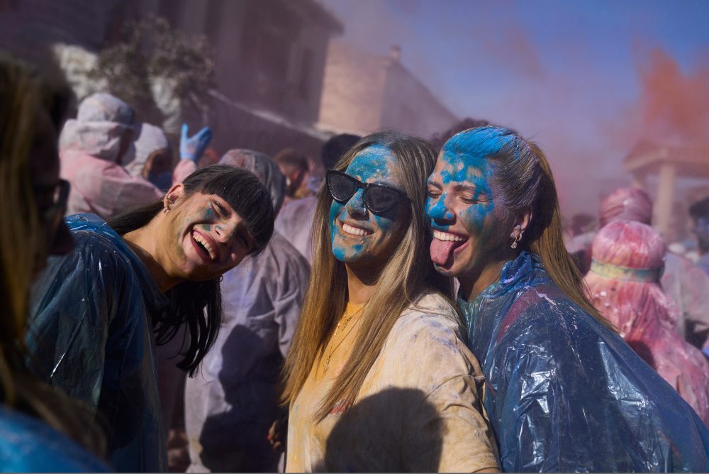 Každoročná vojna s múkou v gréckom Galaxidi