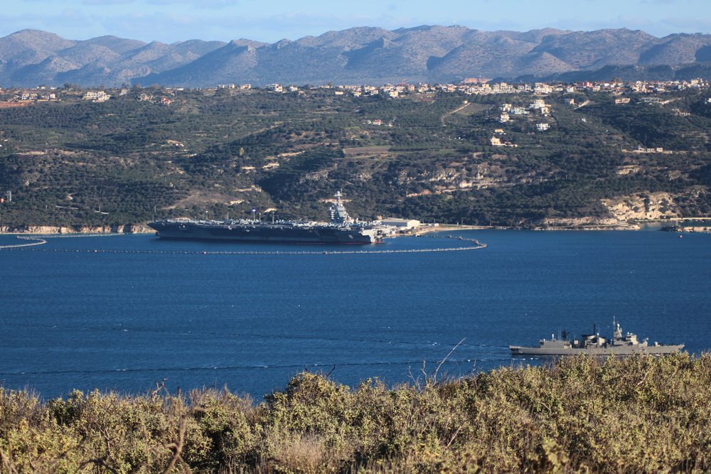 Najväčšia lietadlová loď na svete USS Gerald Ford zakotvila na Kréte