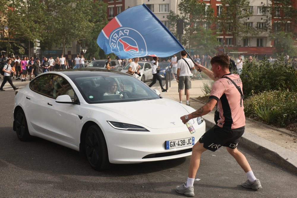 Fanúšikovia PSG počas finále Ligy majstrov v Paríži 