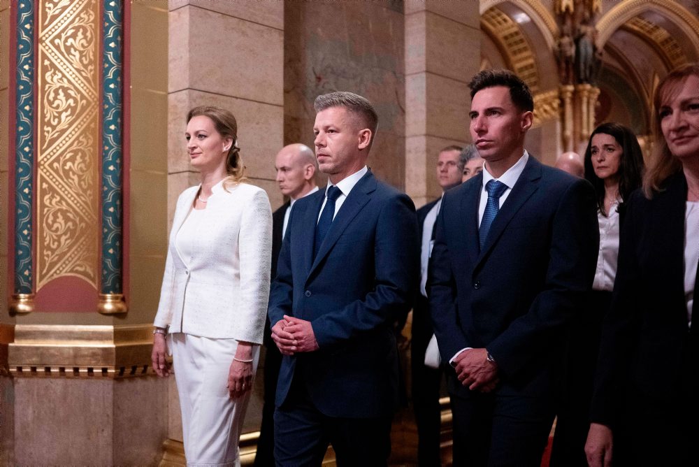 Ustanovujúce zasadnutie parlamentu Maďarska, na ktorom poslanci zvolia Pétera Magyara za nového premiéra