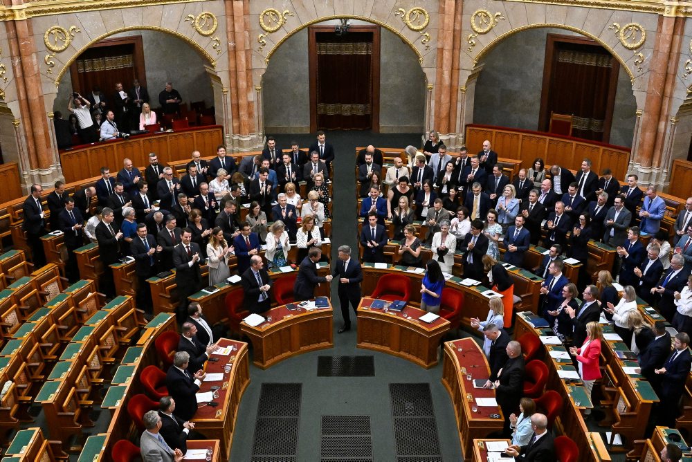 Maďarský parlament schválil dodatok k ústave o odvolaní prezidenta Sulyoka