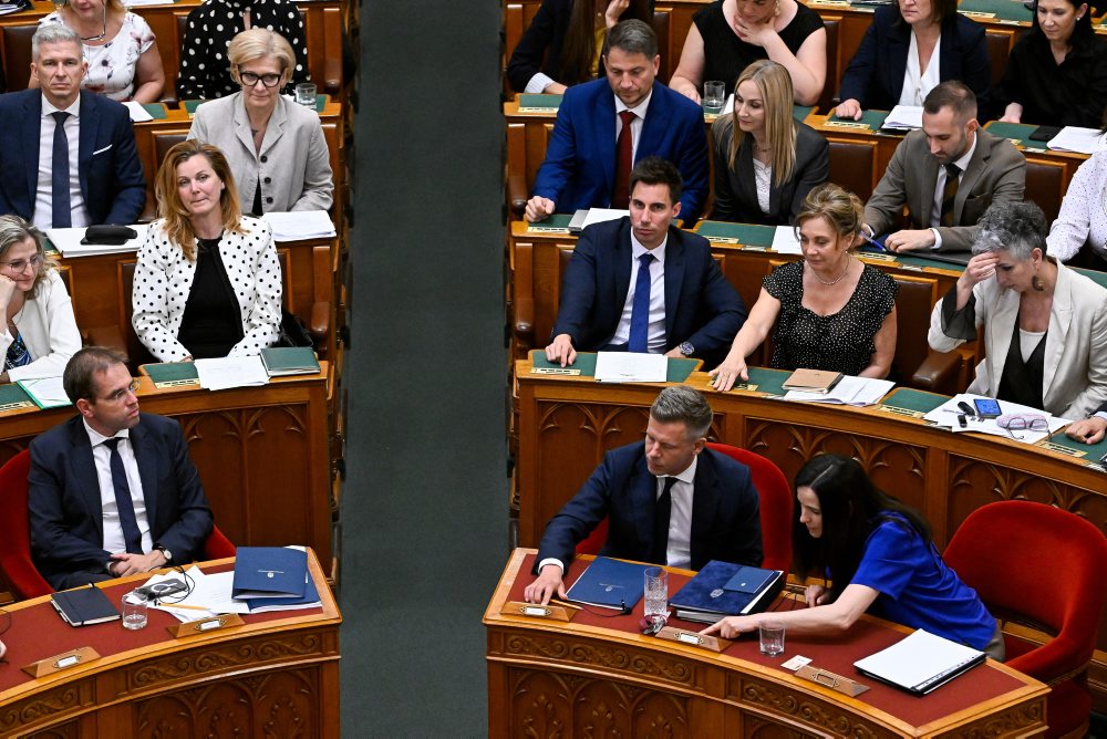 Maďarský parlament schválil dodatok k ústave o odvolaní prezidenta Sulyoka