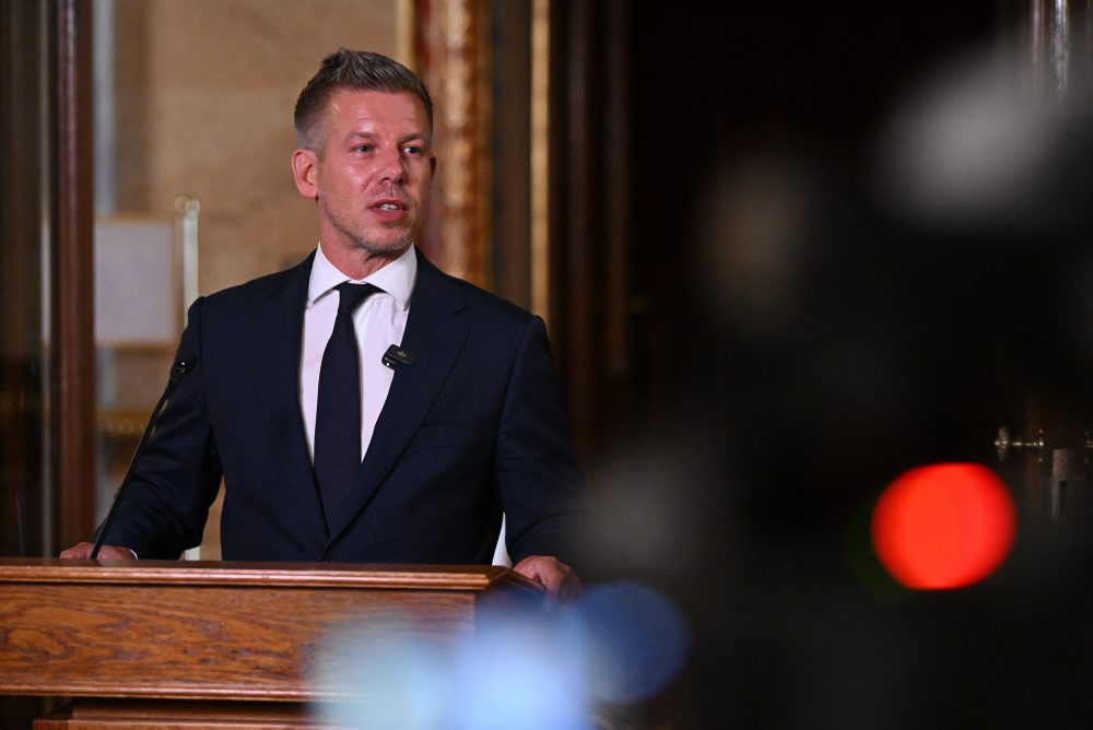 Maďarský parlament schválil dodatok k ústave o odvolaní prezidenta Sulyoka