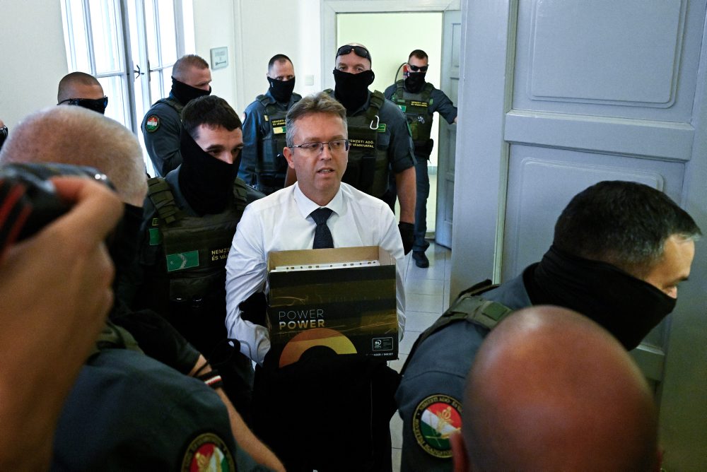 Súd rozhodne o zatknutí exministra Orbánovej vlády Balázsa Hankóa
