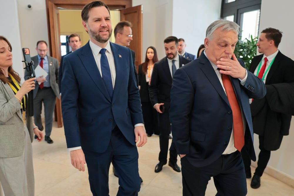 Viceprezident USA Vance odcestoval do Maďarska podporiť pred voľbami Orbána